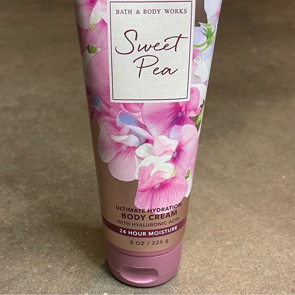 Bath & Body Works Sweet Pea Ultimate Hydration Hyaluronic Acid Body Cream - Picture 2 of 4